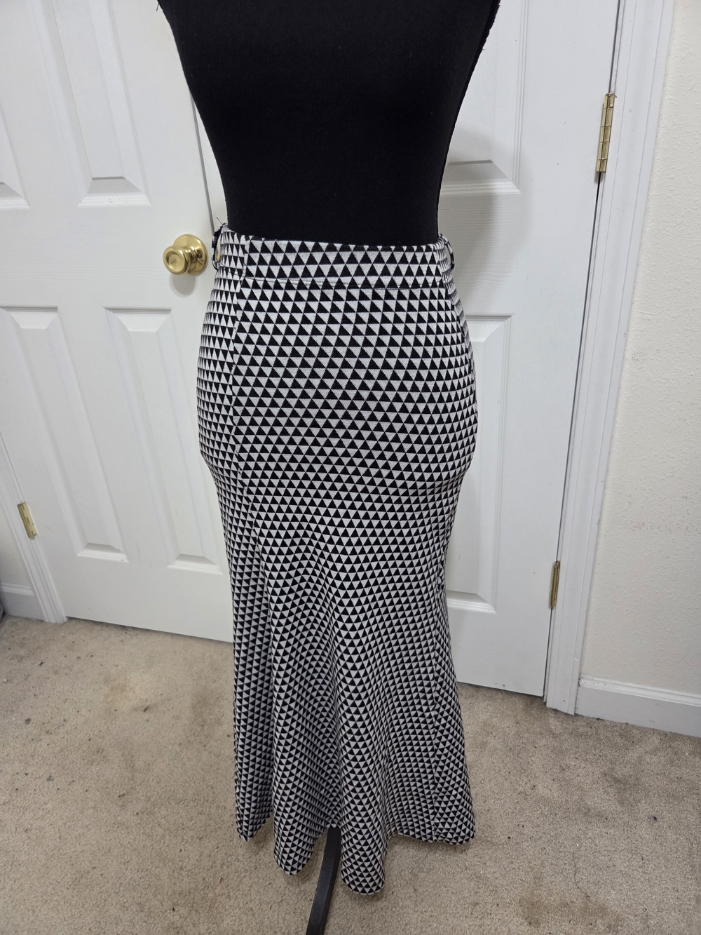 Avenue Black and White Triangle Print Maxi Skirt
